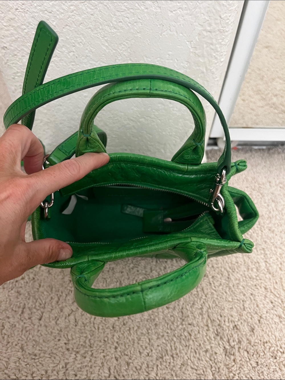 Marc Jacobs Bright Green Patent Tote Bag - Picture 2 of 3